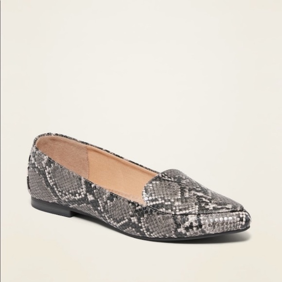 Old Navy Shoes - NWOT 🎉 Textured Snakeskin Loafers